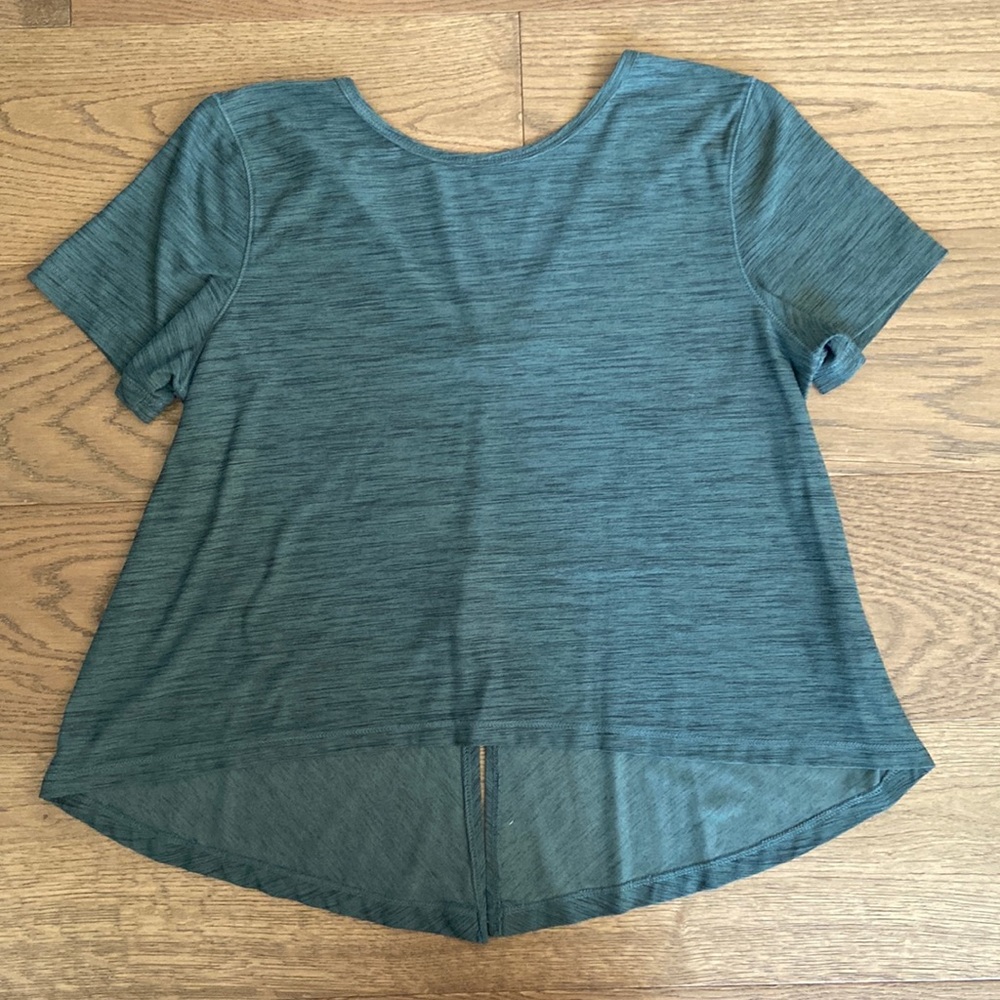 Old Navy Women’s Cropped Athletic Top
